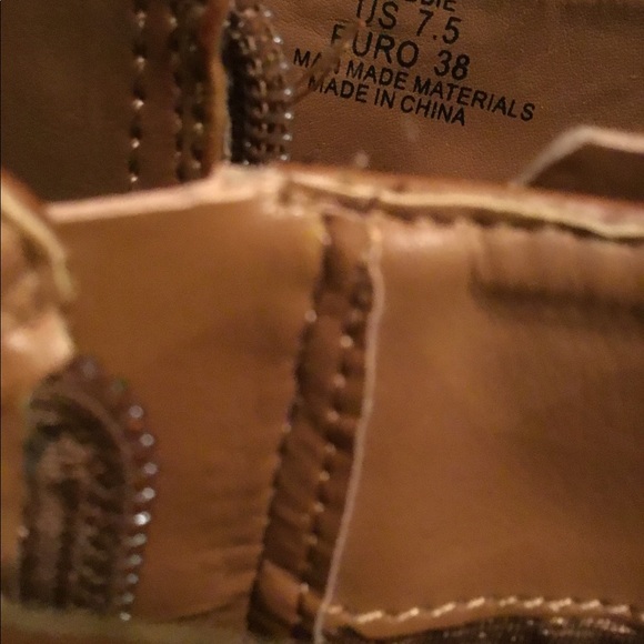 Boots - Picture 3 of 7